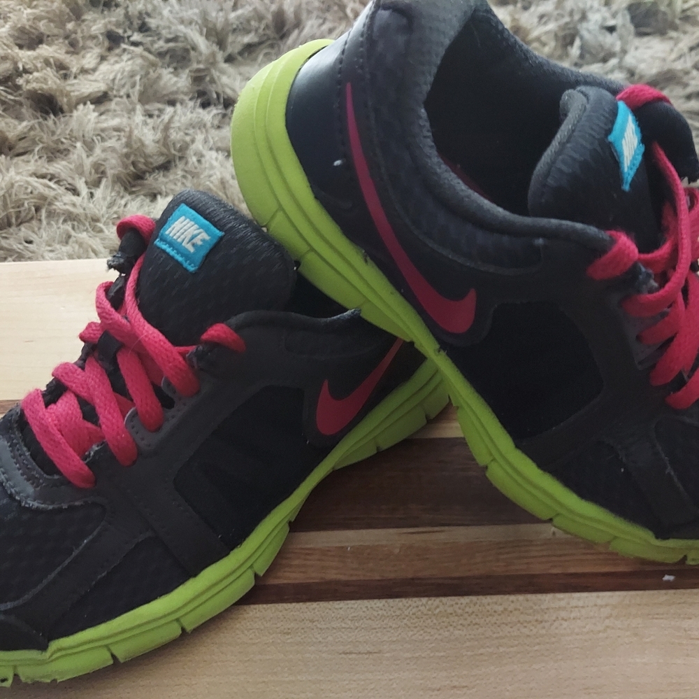 Nikes size kids 13